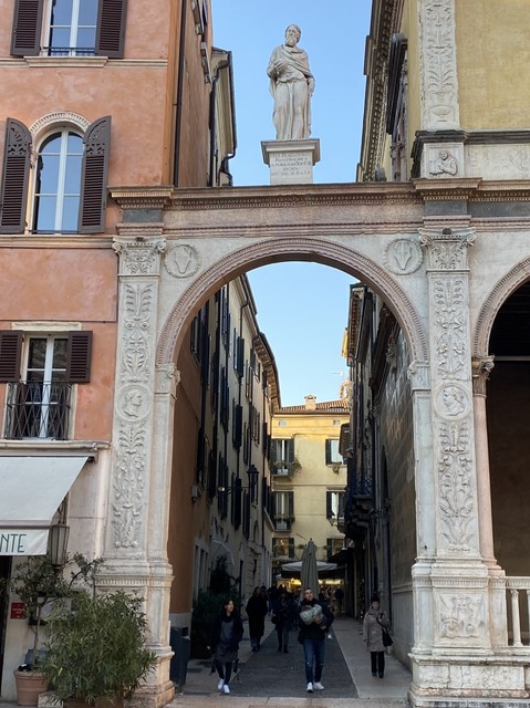 Piazza delle Erbe, Verona